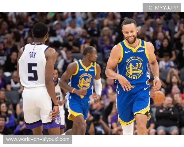 库里关键突破上篮得手，勇士在客场取得胜利